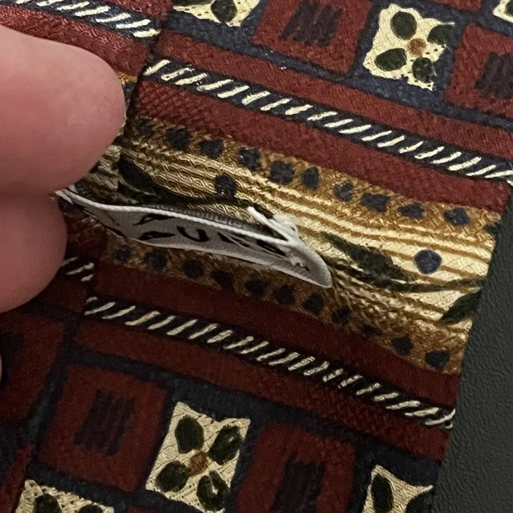 AKA Eddie Bauer Mens Vintage 100% Silk Tie Made In USA Geometric Retro Design